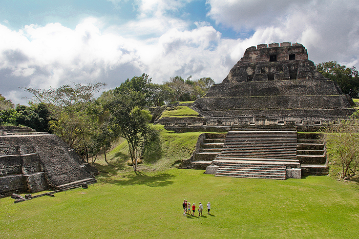 Mayan intimacy in Xunantunich and Lamanai